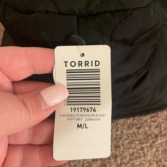 TORRID‎ M/L Reversible Bucket Hat NWT - Picture 3 of 5